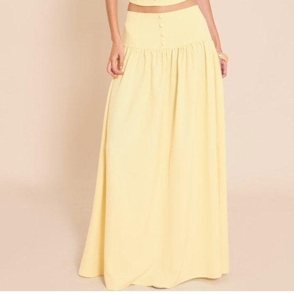 NWT Prettylittlething Lemon Woven Pleated Midaxi Skirt, Size 4 - Picture 1 of 6